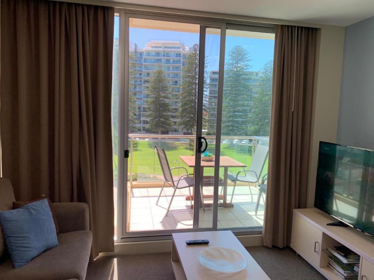 Beachside Luxury Apartments One & Two Bedroom In Beachfront Oaks Pier Building Glenelg Exterior foto