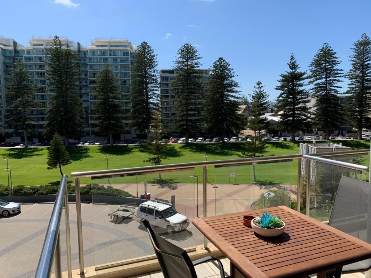 Beachside Luxury Apartments One & Two Bedroom In Beachfront Oaks Pier Building Glenelg Exterior foto